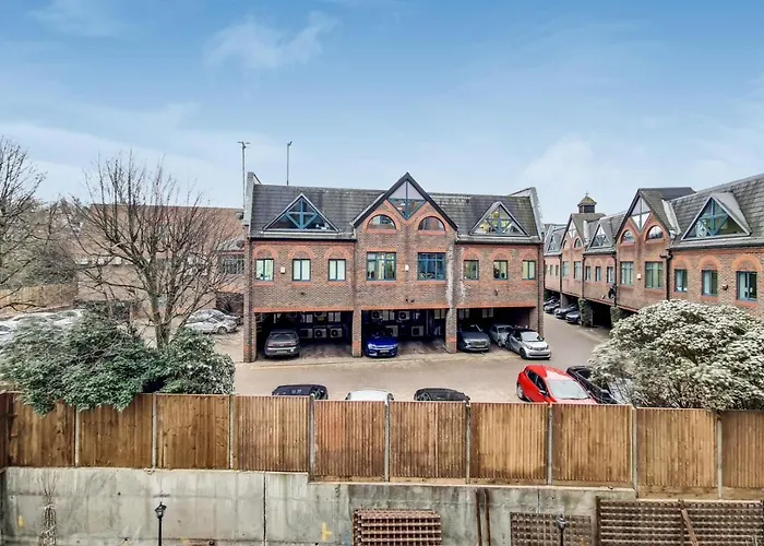Deluxe Harrow Wembley Apartment