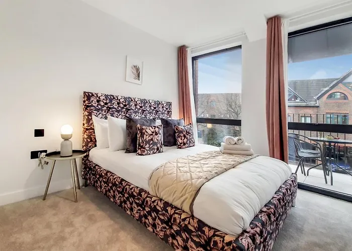 Deluxe Harrow Wembley Apartment