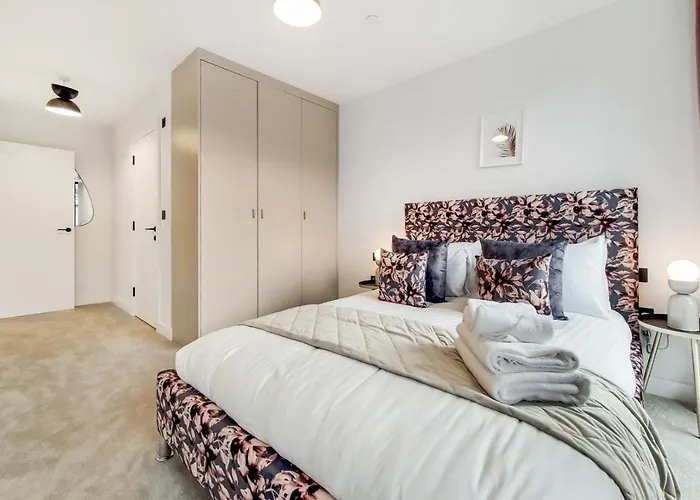 Deluxe Harrow Wembley Apartment